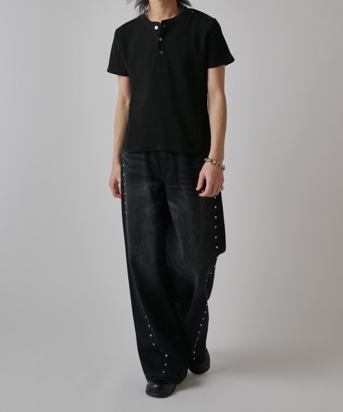 Lui's（ルイス）の「SURJENT　ワッフルヘンリーネックTシャツ（Tシャツ/カットソー・メンズ・チャコールグレー/ブラック・1/2）」の7枚目の写真