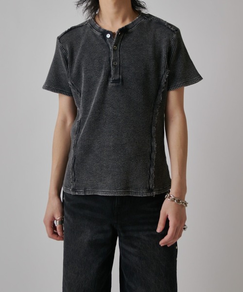 Lui's（ルイス）の「SURJENT　ワッフルヘンリーネックTシャツ（Tシャツ/カットソー・メンズ・チャコールグレー/ブラック・1/2）」の9枚目の写真