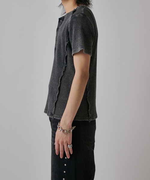 Lui's（ルイス）の「SURJENT　ワッフルヘンリーネックTシャツ（Tシャツ/カットソー・メンズ・チャコールグレー/ブラック・1/2）」の11枚目の写真