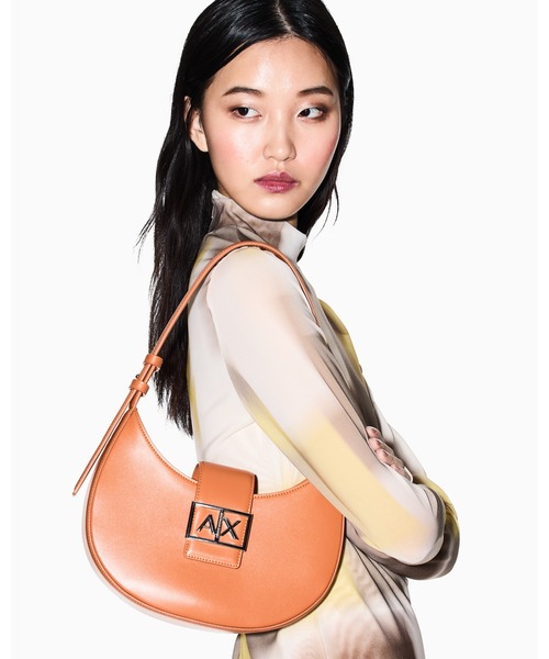 ARMANI EXCHANGE(アルマーニエクスチェンジ)の「【A|X アルマーニ エクスチェンジ】AXロゴ ホーボーバッグ(ZOZO限定カラー含)(ハンドバッグ・レディース・ライトイエロー/オフホワイト/ブラック/オレンジ・FREE)」の4枚目の写真