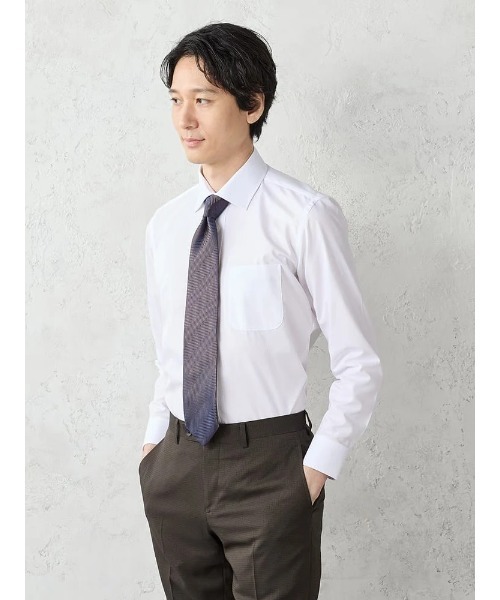 Perfect Suit FActory(パーフェクトスーツファクトリー)の「【ノンアイロン/WEB限定】長袖ワイシャツ【クラシコ】織柄 セミワイドカラー ホワイト(ビジネスシャツ・メンズ・ホワイト・首回り37cm-裄丈80cm/首回り45cm-裄丈86cm/首回り43cm-裄丈86cm/首回り41cm-裄丈84cm/首回り39cm-裄丈82cm)」の4枚目の写真