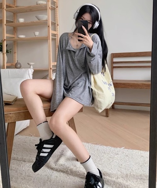 yuue' ( wear )(ユーイ)の「オーバーサイズヘンリーネックゆるロングTシャツ(Tシャツ/カットソー・レディース・ホワイト/ブラック/グレー・FREE)」の5枚目の写真