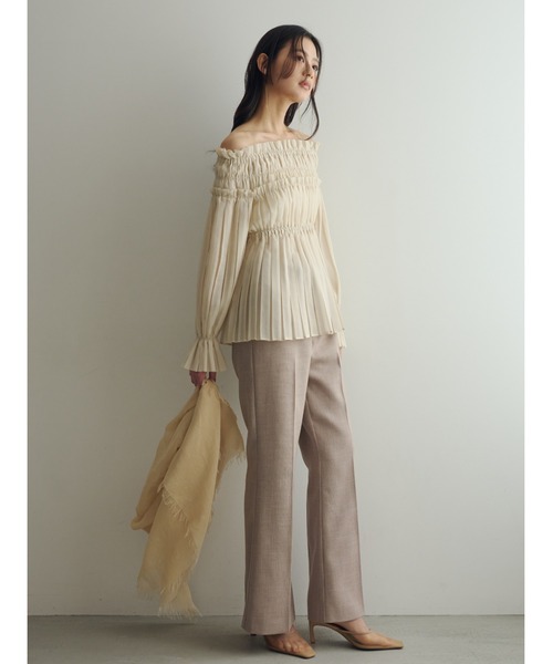 anuans（アニュアンス）の「オフショルダープリーツチュニック（シャツ/ブラウス・レディース・ライトベージュ/ブラック/カーキ系1・MEDIUM/SMALL）」の16枚目の写真