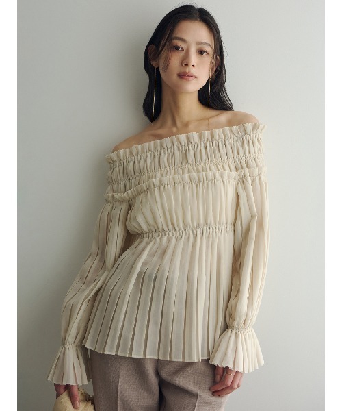 anuans（アニュアンス）の「オフショルダープリーツチュニック（シャツ/ブラウス・レディース・ライトベージュ/ブラック/カーキ系1・MEDIUM/SMALL）」の10枚目の写真