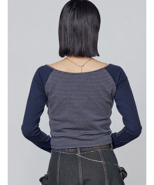 EMODA(エモダ)の「ロゴパッチクロップドロンT(Tシャツ/カットソー・レディース・ホワイト/ブラック/ブルー/ネイビー・FREE)」の14枚目の写真