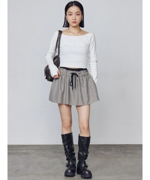 EMODA(エモダ)の「ロゴパッチクロップドロンT(Tシャツ/カットソー・レディース・ホワイト/ブラック/ブルー/ネイビー・FREE)」の20枚目の写真