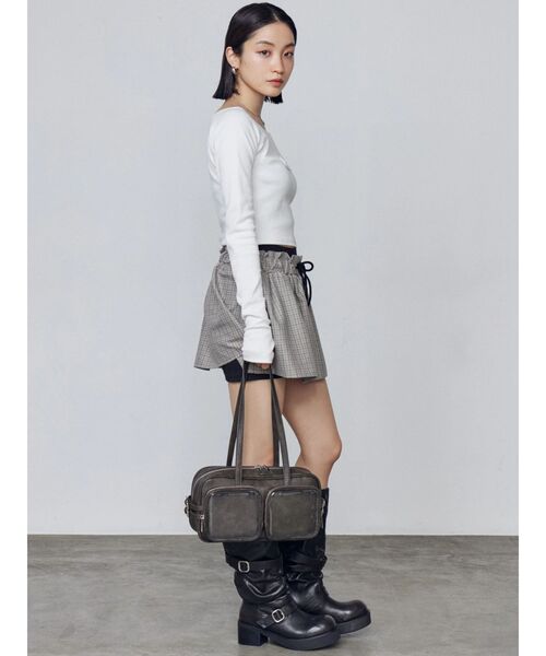 EMODA(エモダ)の「ロゴパッチクロップドロンT(Tシャツ/カットソー・レディース・ホワイト/ブラック/ブルー/ネイビー・FREE)」の21枚目の写真