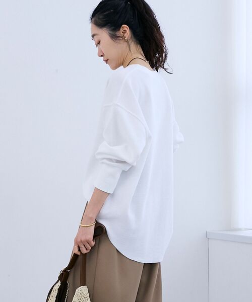 le.coeur blanc（ルクールブラン）の「サーマル裾ラウンドプルオーバー（Tシャツ/カットソー・レディース・ダークグレー/ホワイト・38）」の6枚目の写真