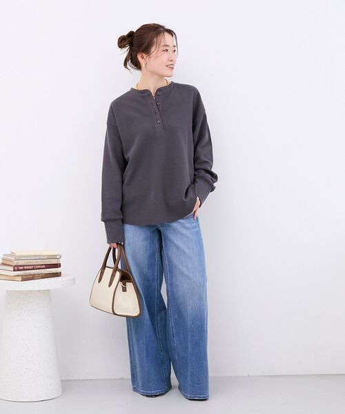 le.coeur blanc（ルクールブラン）の「サーマル裾ラウンドプルオーバー（Tシャツ/カットソー・レディース・ダークグレー/ホワイト・38）」の19枚目の写真