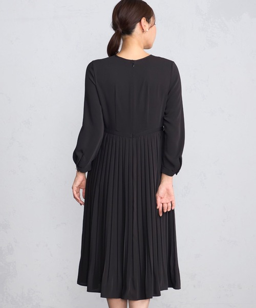 GALLORIA(ギャローリア)の「前タックプリーツワンピース(ワンピース・レディース・ブラック/ネイビー・S/M/LL/L)」の8枚目の写真