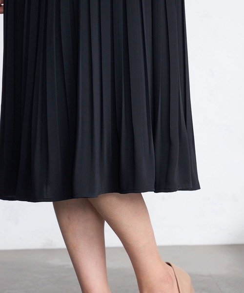 GALLORIA(ギャローリア)の「前タックプリーツワンピース(ワンピース・レディース・ブラック/ネイビー・S/M/LL/L)」の3枚目の写真