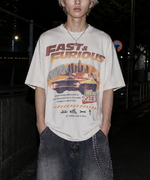 JOHN'S CLOSET(ジョンズクローゼット)の「【15】〔UNIVERSAL Pictures〕アイコンプリント ユーズドライク半袖Tシャツ(Tシャツ/カットソー・メンズ・ブラック系2/ブラック系1/ホワイト系1/ホワイト系2/ブラック系3/ホワイト系4/ブラック系4/ホワイト系3・MEDIUM/X-LARGE/LARGE)」の3枚目の写真