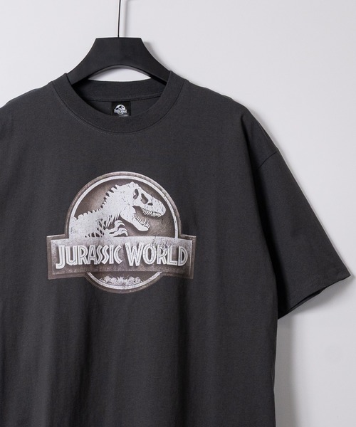 JOHN'S CLOSET（ジョンズクローゼット）の「【15】〔UNIVERSAL Pictures〕アイコンプリント ユーズドライク半袖Tシャツ（Tシャツ/カットソー・メンズ・ブラック系2/ブラック系1/ホワイト系1/ホワイト系2・MEDIUM/X-LARGE/LARGE）」の4枚目の写真