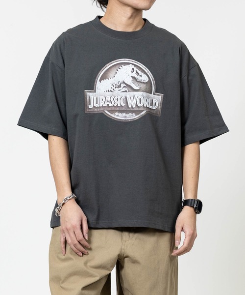 JOHN'S CLOSET（ジョンズクローゼット）の「【15】〔UNIVERSAL Pictures〕アイコンプリント ユーズドライク半袖Tシャツ（Tシャツ/カットソー・メンズ・ブラック系2/ブラック系1/ホワイト系1/ホワイト系2・MEDIUM/X-LARGE/LARGE）」の6枚目の写真