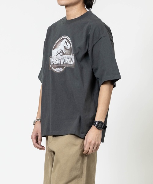 JOHN'S CLOSET（ジョンズクローゼット）の「【15】〔UNIVERSAL Pictures〕アイコンプリント ユーズドライク半袖Tシャツ（Tシャツ/カットソー・メンズ・ブラック系2/ブラック系1/ホワイト系1/ホワイト系2・MEDIUM/X-LARGE/LARGE）」の7枚目の写真