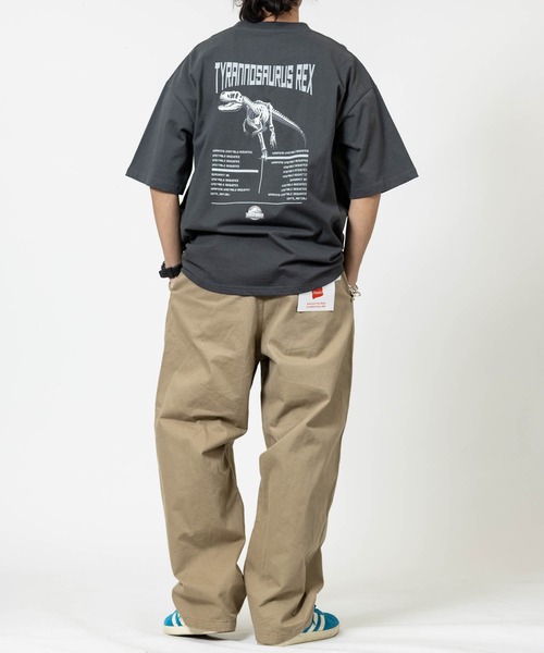 JOHN'S CLOSET（ジョンズクローゼット）の「【15】〔UNIVERSAL Pictures〕アイコンプリント ユーズドライク半袖Tシャツ（Tシャツ/カットソー・メンズ・ブラック系2/ブラック系1/ホワイト系1/ホワイト系2・MEDIUM/X-LARGE/LARGE）」の11枚目の写真