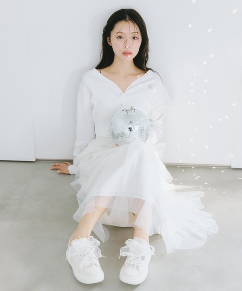 JILL by JILL STUART(ジルバイジルスチュアート)の「オリジナルスニーカー(スニーカー・レディース・グレー/ホワイト・SMALL/LARGE/MEDIUM)」の4枚目の写真