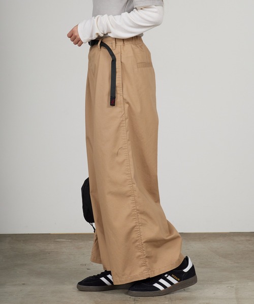 Gramicci(グラミチ)の「Gramicci/グラミチ T/C TWILL BAGGY PANT バギーパンツ ワイドパンツ フロントタック ベルト内蔵 秋 秋服 2026年秋冬(チノパンツ・レディース・チャコールグレー/アイボリー/ブラック/ベージュ・M/L/S)」の18枚目の写真