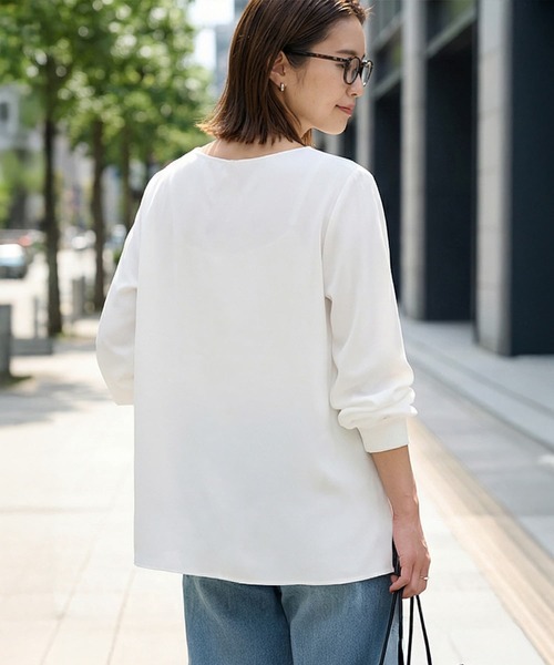 STYLE DELI（スタイルデリ）の「裾出しレイヤード用さらさらブラウス（シャツ/ブラウス・レディース・ホワイト・FREE）」の3枚目の写真