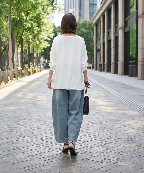 STYLE DELI（スタイルデリ）の「裾出しレイヤード用さらさらブラウス（シャツ/ブラウス・レディース・ホワイト・FREE）」の4枚目の写真