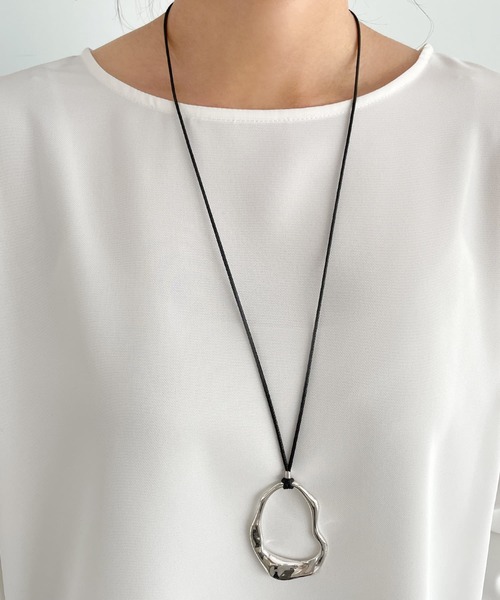 STYLE DELI（スタイルデリ）の「裾出しレイヤード用さらさらブラウス（シャツ/ブラウス・レディース・ホワイト・FREE）」の7枚目の写真