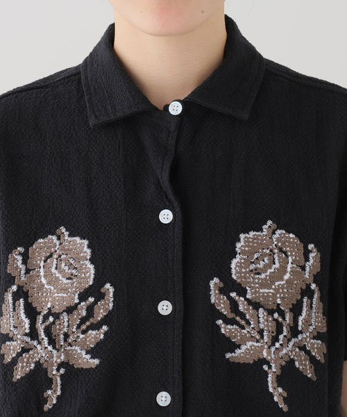 OBEY(オベイ)の「【OBEY / オベイ】 ROSES EMBELLISHED SS SHIRT(シャツ/ブラウス・レディース・ブラック・SMALL/MEDIUM)」の6枚目の写真