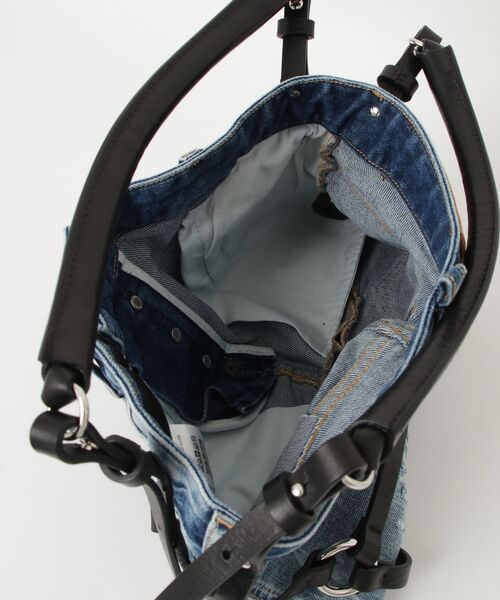 DSQUARED2(ディースクエアード)の「Bondage Bags/0251(ショルダーバッグ・レディース・ブルー・FREE)」の4枚目の写真