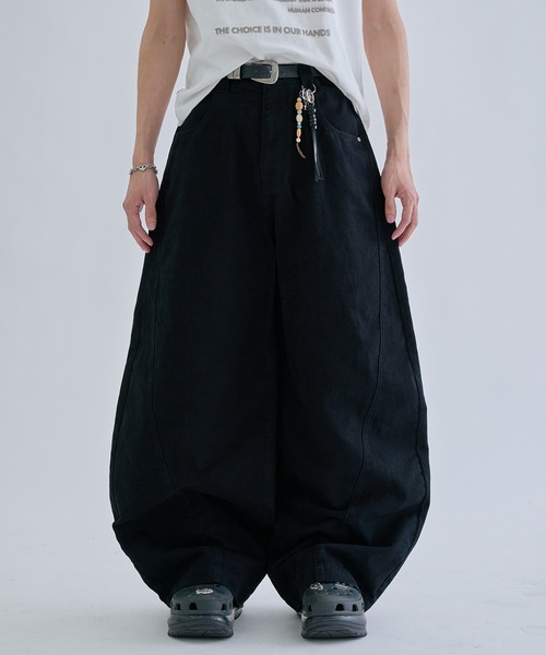 EPNK(イーピーエヌケー)の「Seamcurve cotton pants / シームカーブコットンパンツ(その他パンツ・メンズ・カーキ/ブラック/ブラウン・SMALL/MEDIUM/LARGE)」の1枚目の写真