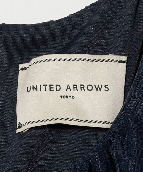 UNITED ARROWS(ユナイテッドアローズ)の「ギャザー ドレープ ワンピース ‐ウォッシャブル‐(ワンピース・レディース・その他1/ネイビー・36/38)」の6枚目の写真