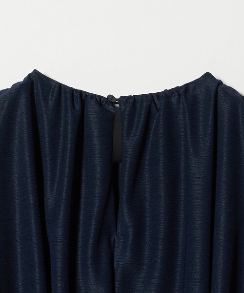 UNITED ARROWS(ユナイテッドアローズ)の「ギャザー ドレープ ワンピース ‐ウォッシャブル‐(ワンピース・レディース・その他1/ネイビー・36/38)」の16枚目の写真