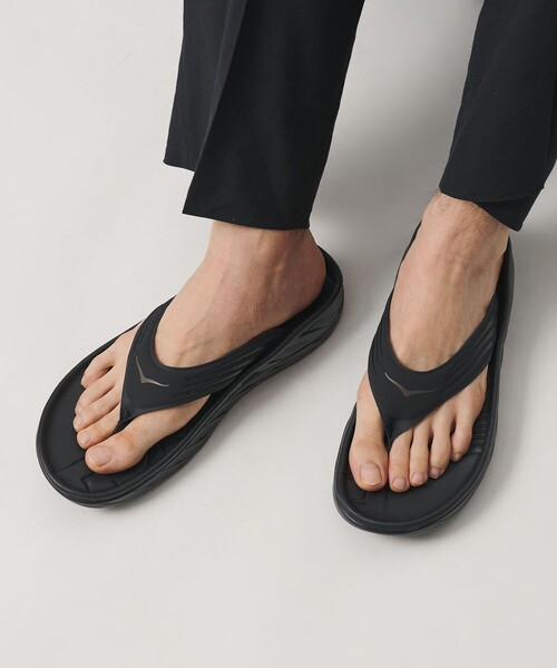 HOKA(ホカ)の「<HOKA>オラ リカバリー フリップ サンダル(サンダル・メンズ・ブラック・27cm/29cm/28cm/25cm/26cm)」の2枚目の写真