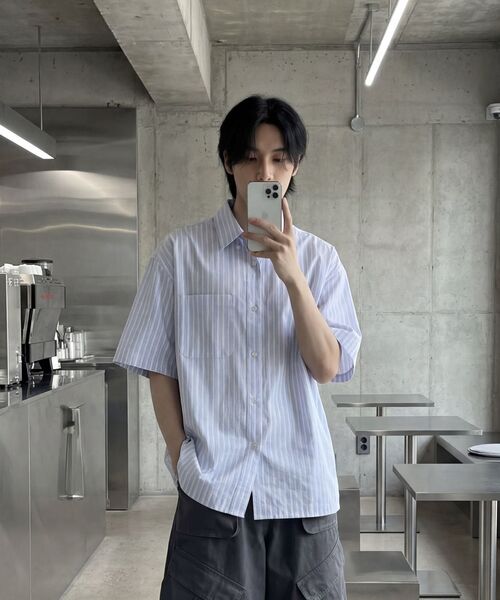 AGOD（エージーオーディー）の「クロップハーフストライプシャツ[グレー]（シャツ/ブラウス・レディース・その他・SMALL/MEDIUM/LARGE）」の2枚目の写真