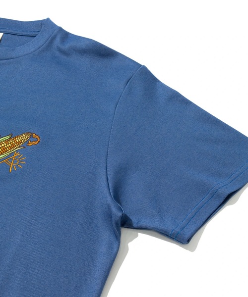 go slow caravan(ゴースローキャラバン)の「PIECLEX とうもろこし刺繍 TEE(Tシャツ/カットソー・メンズ・ブルー/ホワイト・MEDIUM/LARGE/X-LARGE)」の5枚目の写真