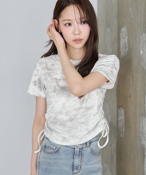 CHAN ME(チャンミ)の「ショート丈ラメプリントギャザーTシャツ(Tシャツ/カットソー・レディース・グレー/ブラック/ホワイト・MEDIUM/LARGE/X-LARGE)」の7枚目の写真