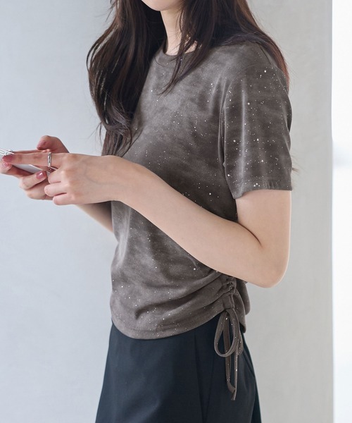 CHAN ME(チャンミ)の「ショート丈ラメプリントギャザーTシャツ(Tシャツ/カットソー・レディース・グレー/ブラック/ホワイト・MEDIUM/LARGE/X-LARGE)」の18枚目の写真