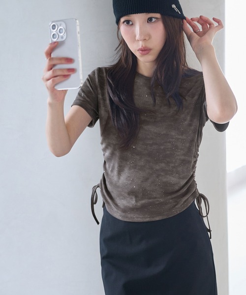 CHAN ME(チャンミ)の「ショート丈ラメプリントギャザーTシャツ(Tシャツ/カットソー・レディース・グレー/ブラック/ホワイト・MEDIUM/LARGE/X-LARGE)」の19枚目の写真