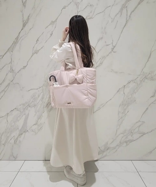 Maison de FLEUR（メゾンドフルール）の「【撥水加工】パファーキャリーオントートバッグ（トートバッグ・レディース・ブラック/ピンク・FREE）」の3枚目の写真