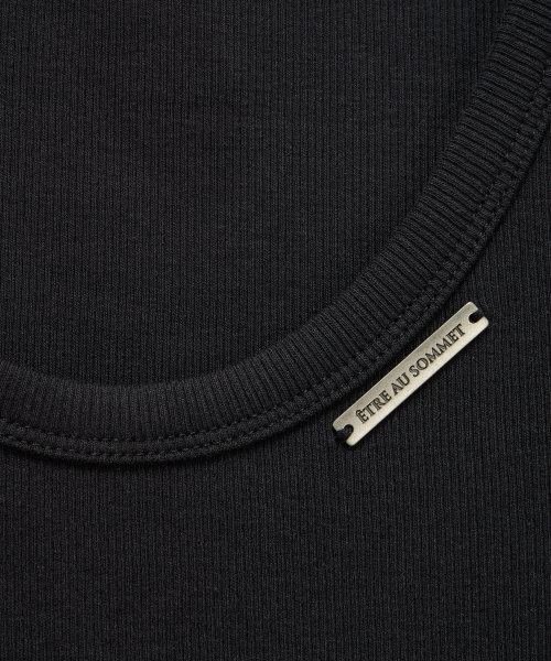 ETRE AU SOMMET（エトレオソメ）の「Unbal Panel Open Zipper Point Sleeve (Black)（Tシャツ/カットソー・レディース・ブラック・FREE）」の9枚目の写真