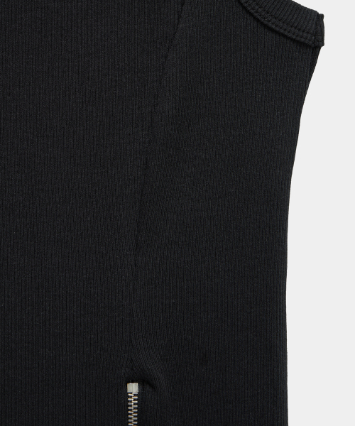 ETRE AU SOMMET（エトレオソメ）の「Unbal Panel Open Zipper Point Sleeve (Black)（Tシャツ/カットソー・レディース・ブラック・FREE）」の11枚目の写真