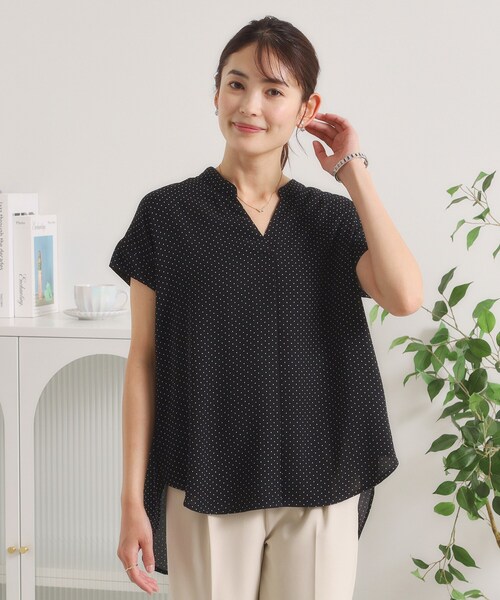 ITS'DEMO（イッツデモ）の「【接触冷感】バックギャザーブラウス（シャツ/ブラウス・レディース・ホワイト系3/サックスブルー/グリーン系/ブラック系・00）」の3枚目の写真