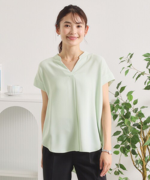 ITS'DEMO（イッツデモ）の「【接触冷感】バックギャザーブラウス（シャツ/ブラウス・レディース・ホワイト系3/サックスブルー/グリーン系/ブラック系・00）」の4枚目の写真