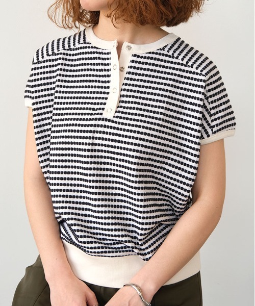 aquagarage(アクアガレージ)の「ヘンリーネック2wayトップス(Tシャツ/カットソー・レディース・ネイビー/アイボリー/ブラック・M/L)」の1枚目の写真
