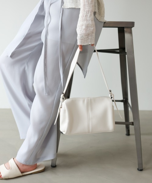 Bab(バブ)の「ミニドラムショルダーバッグ(ショルダーバッグ・レディース・アイボリー/ブラック/ライトブルー・ONESIZE)」の1枚目の写真