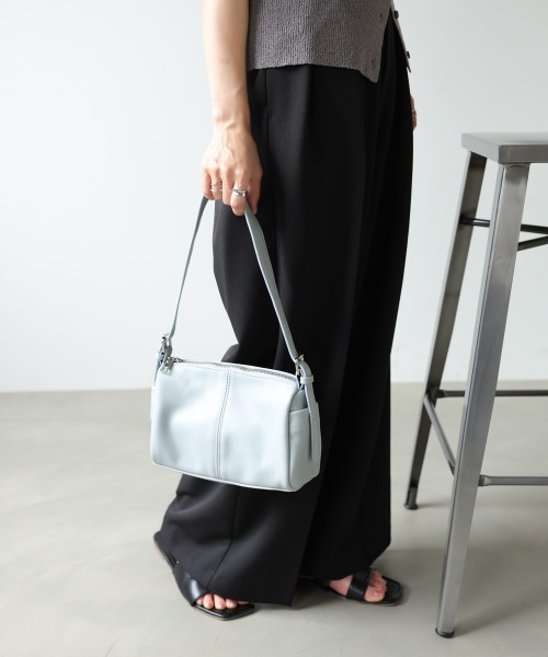 Bab(バブ)の「ミニドラムショルダーバッグ(ショルダーバッグ・レディース・アイボリー/ブラック/ライトブルー・ONESIZE)」の3枚目の写真