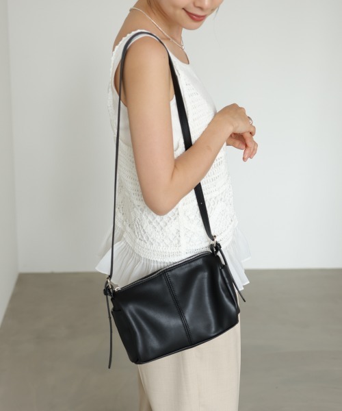 Bab(バブ)の「ミニドラムショルダーバッグ(ショルダーバッグ・レディース・アイボリー/ブラック/ライトブルー・ONESIZE)」の2枚目の写真