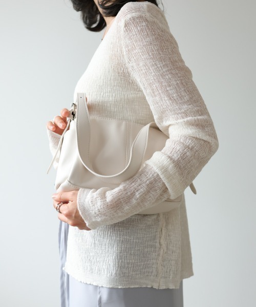 Bab(バブ)の「ミニドラムショルダーバッグ(ショルダーバッグ・レディース・アイボリー/ブラック/ライトブルー・ONESIZE)」の4枚目の写真