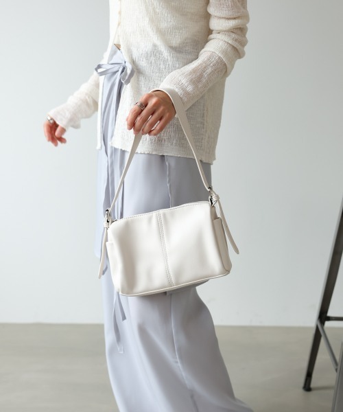 Bab(バブ)の「ミニドラムショルダーバッグ(ショルダーバッグ・レディース・アイボリー/ブラック/ライトブルー・ONESIZE)」の5枚目の写真