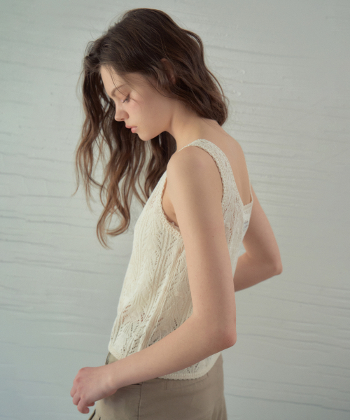 OURNOSTALGIA(アワー ノスタルジア)の「Crochet Sleeveless Knit_Ivory(OC26KN20)(ニット/セーター・レディース・アイボリー・FREE)」の3枚目の写真