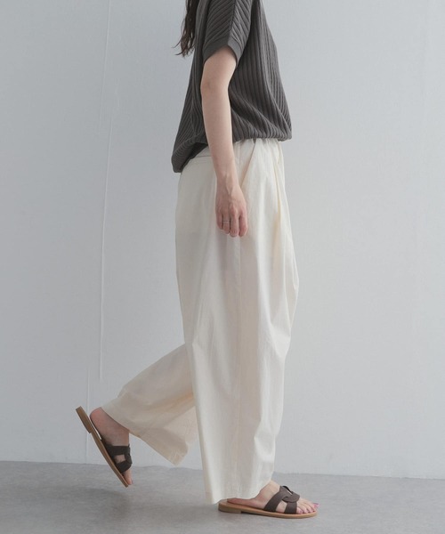URBAN RESEARCH DOORS(アーバンリサーチドアーズ)の「ギャザーボリュームパンツ(その他パンツ・レディース・ホワイト系その他/ベージュ系その他/スミクロ・FREE)」の2枚目の写真
