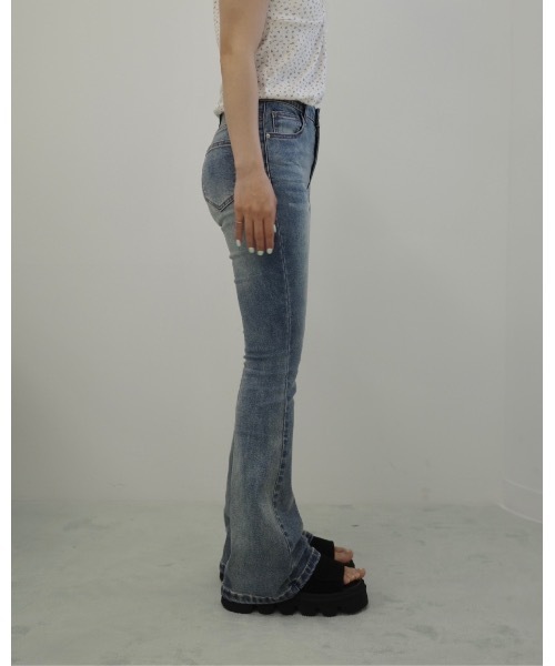 JUMELLE(ジュメロ)の「ストレッチフレアデニム(デニムパンツ・レディース・ブルー・LARGE/MEDIUM/SMALL)」の11枚目の写真